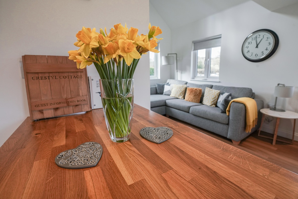 Top performing Airbnb: Crestyl Cottage riverside barn for 2 with hot tub in Three Rivers