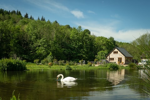 Crestyl Cottage riverside barn for 2 with hot tub