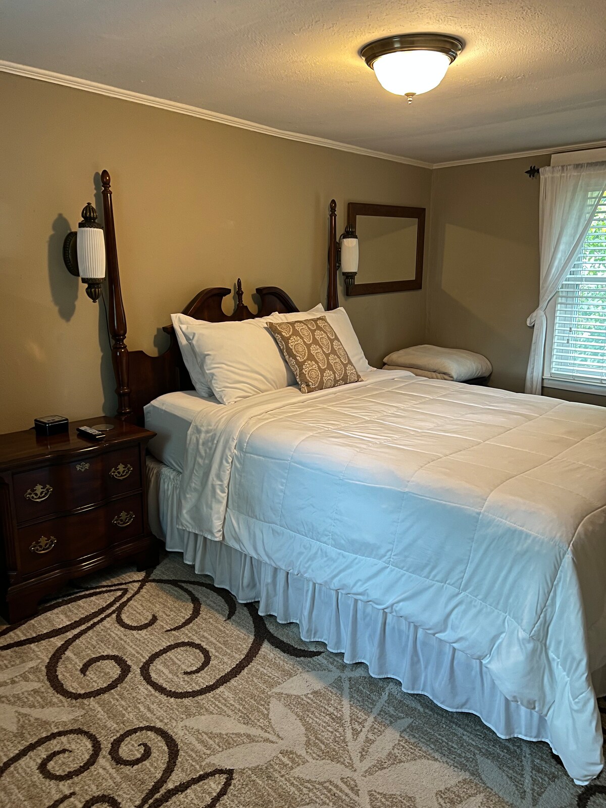 Primárna spálňa s manželskou posteľou