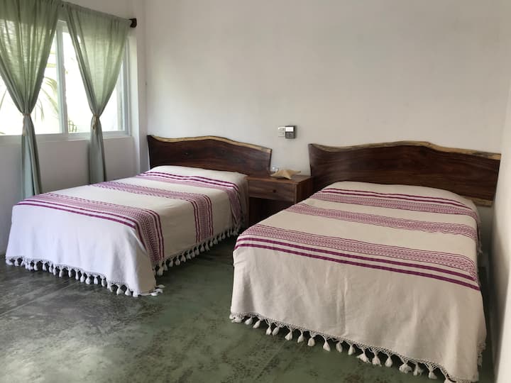 Sekundarno.
- Stropni ventilator, klima-uređaj, svjetiljka za čitanje -