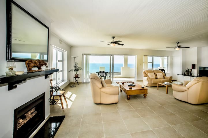 Penguinden-EntireVilla w SeaView, NOloadsheddign gallery image 2