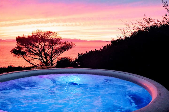 Penguinden-EntireVilla w SeaView, NOloadsheddign