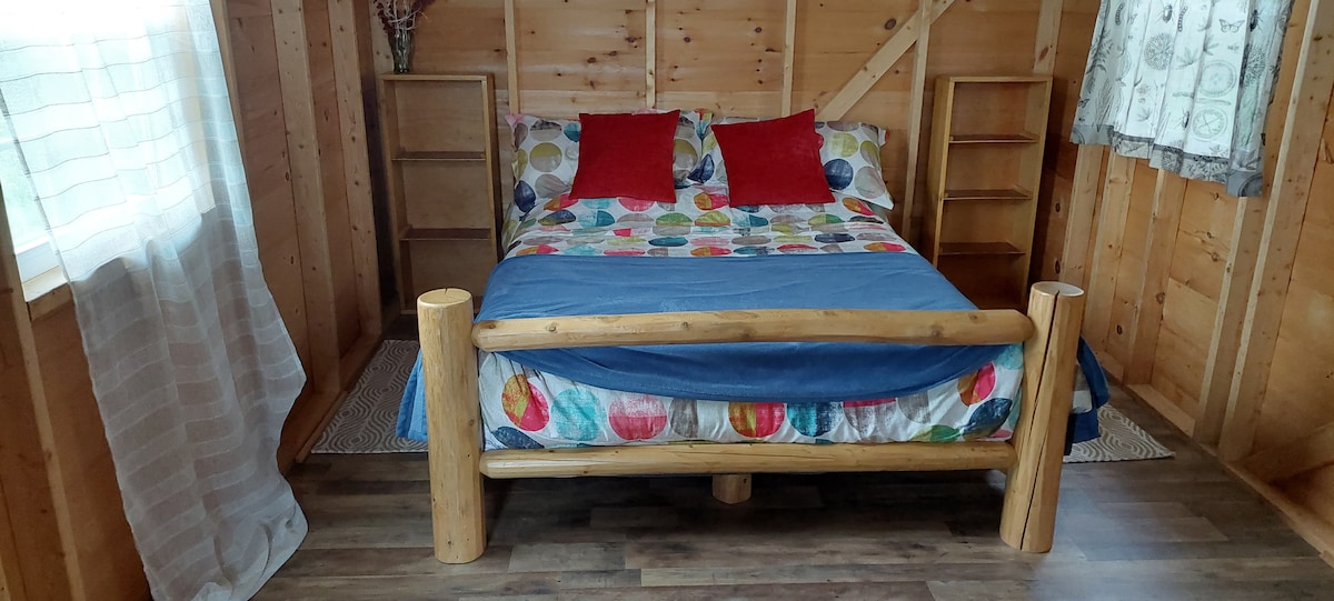 Krevat dopio "queen" në kabinë