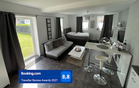 24-hour contactless check-in/ Wi-Fi / W1