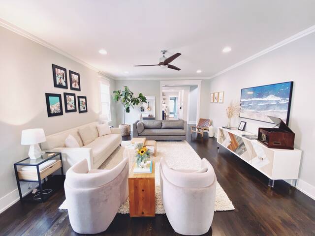 HGTV 12 South Bungalow | Walk to Coffee & Shops gallery image 4