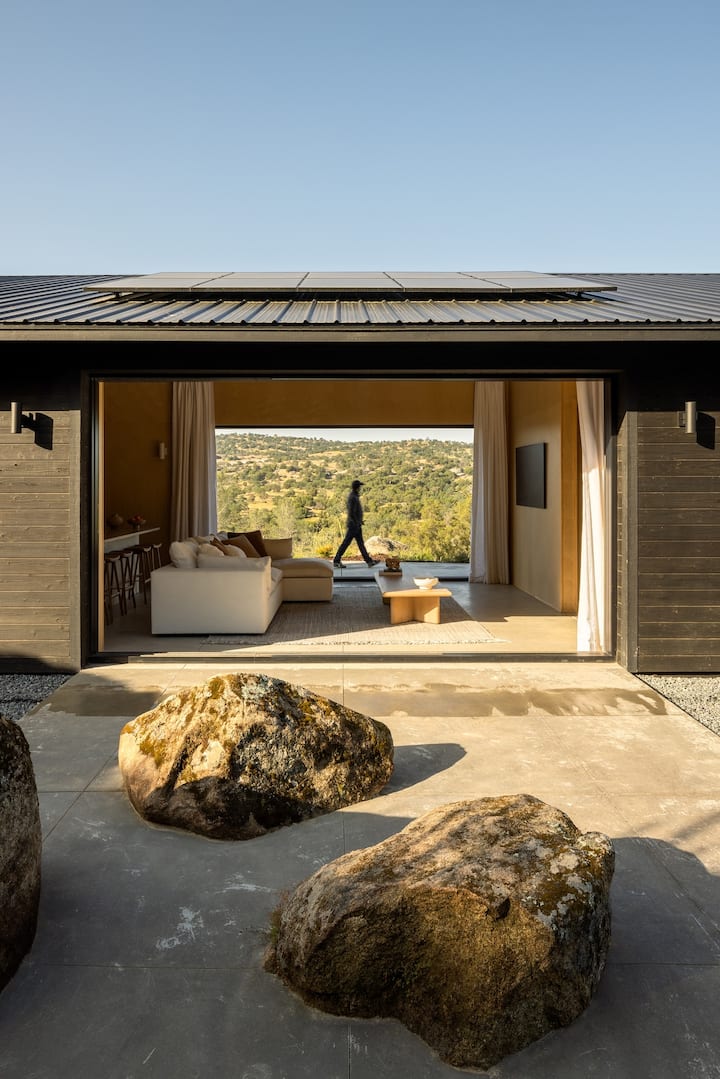 Casa Roca: Modern Cabin in 17 Acres Near Yosemite