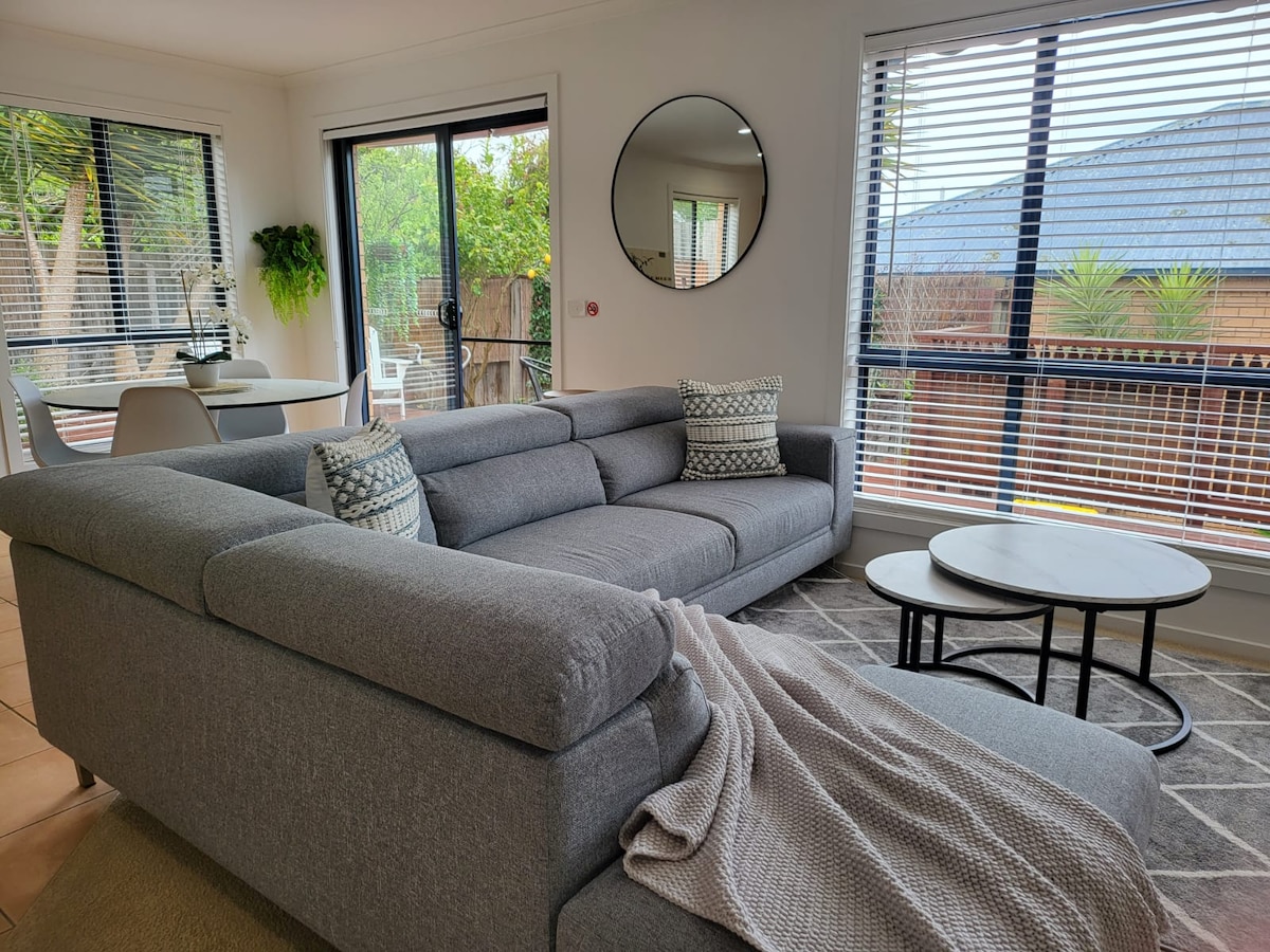 Top performing Airbnb: "Bay Breeze" on the beautiful Bellarine! in Portarlington