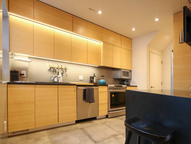 Home with Immersive Media Shed gallery image 4