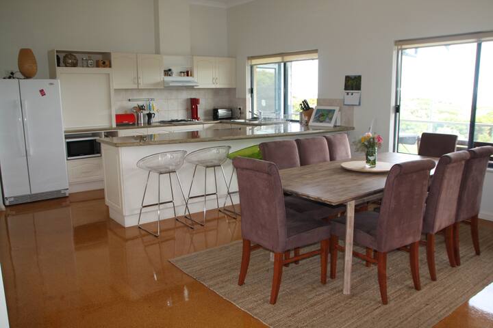 Illawong House Surfers Point Margaret River gallery image 3