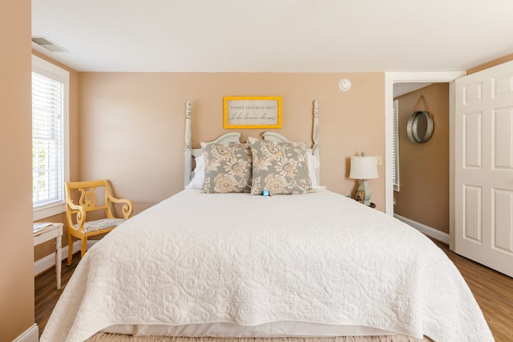 ห้องควีนไซส์ชั้นบนมีวิวทุ่งหญ้า!