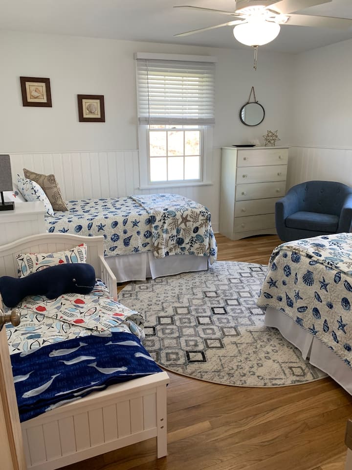 ห้องแฝดพร้อมเตียงเด็กเล็ก