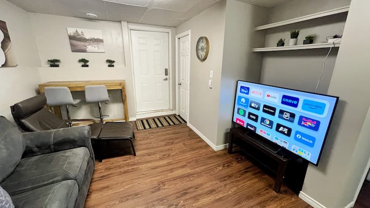 Quiet & Cozy Suite - W/ Private Parking & Entrance - Fort McMurray