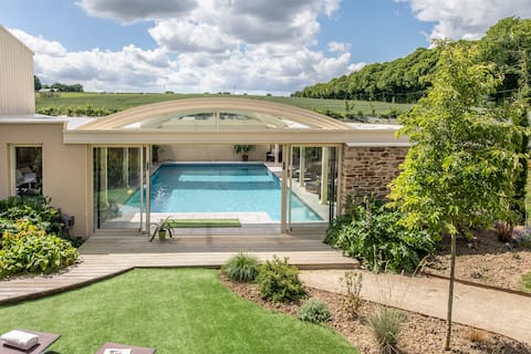 Cellier parfumé: cottage with pool, SPA