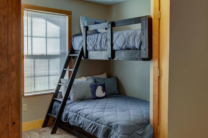 Соба со кревет на спрат (целосно дно /врв со двојна големина)