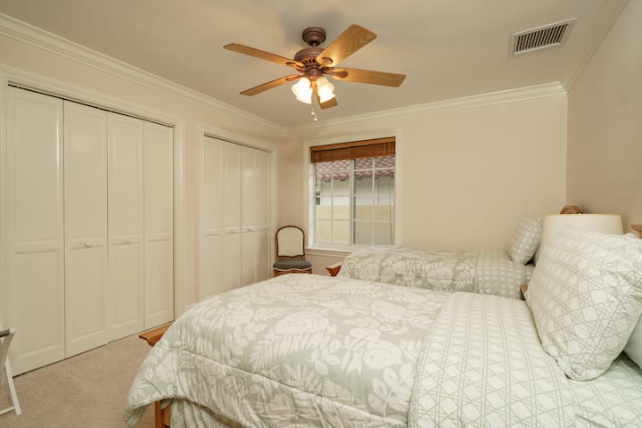 Twin Beds Guest Bedroom