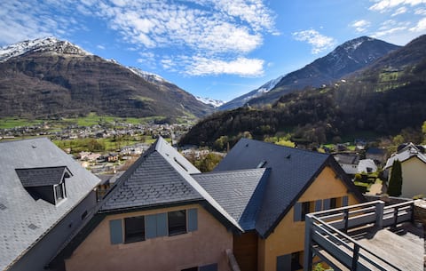 Air-conditioned cottage for 10 people with exceptional views