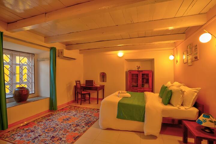 Bedroom 1 image 2