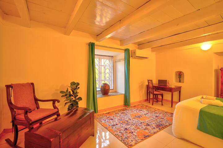 Bedroom 1 image 4