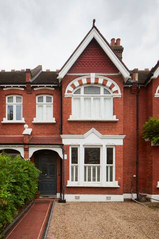 Historic Dulwich Village Charmer gallery image 2