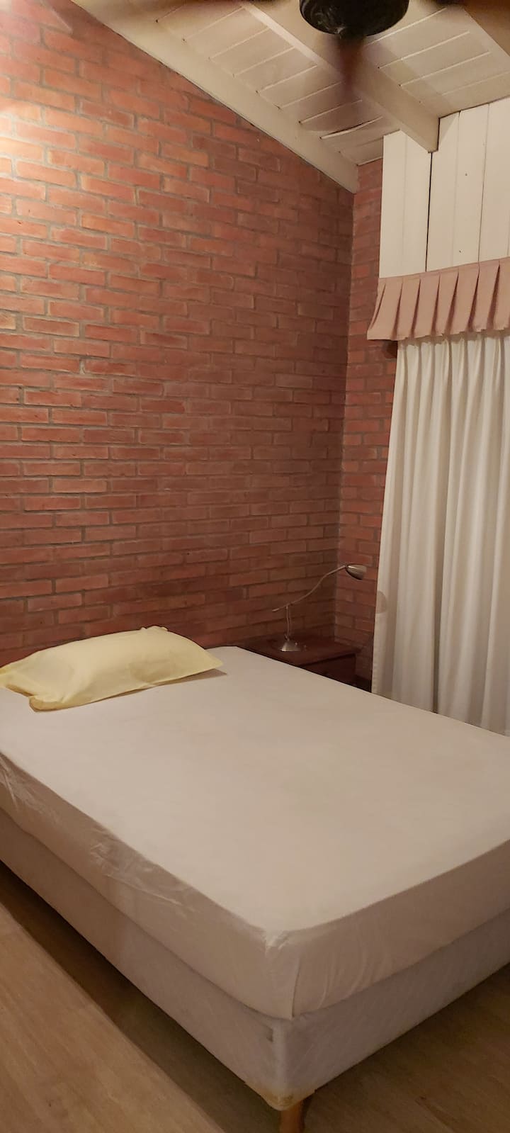 Apartamento de 1 quarto com banheiro privativo em Boulogne