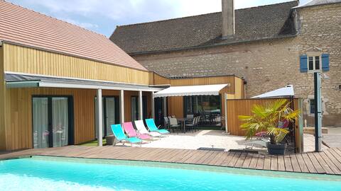 Au Petit Pressoir,  villa with swimming pool in Givry