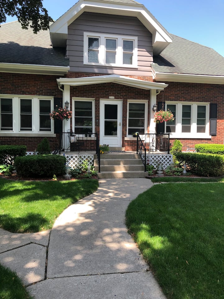 Home in Wauwatosa · ★4.98 · 2 bedrooms · 3 beds · 1 bath