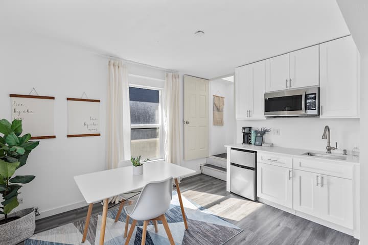 Central Tacoma Home - 2b2b-spacious + Bright - Tacoma, WA