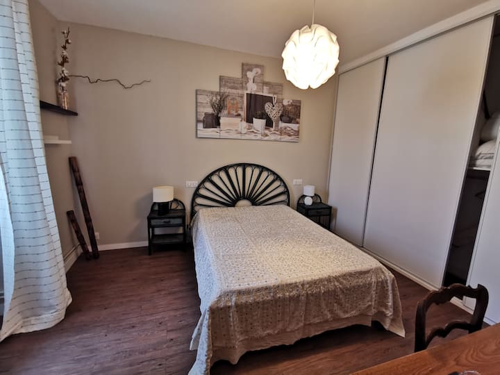 HABITACIÓN con cama de 160. aire acondicionado reversible.