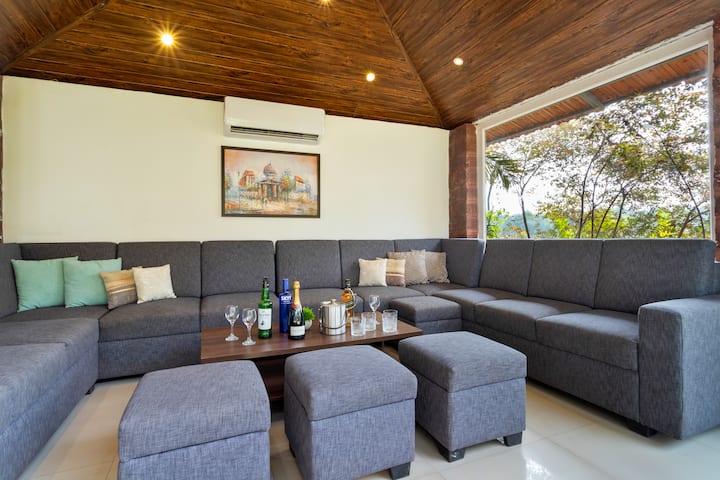 Living room image 4
