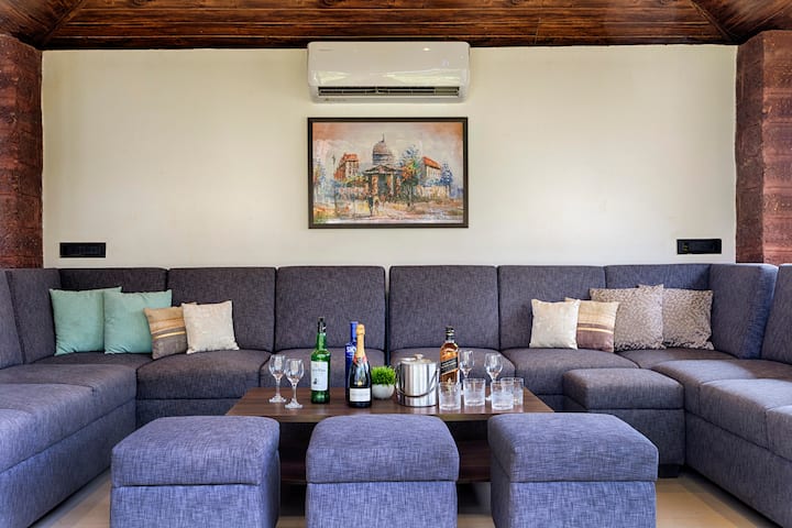 Living room image 3