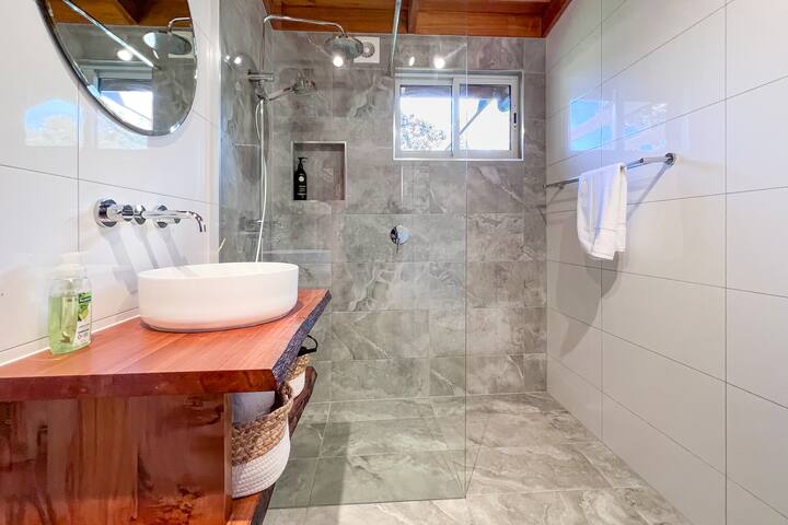 HEXAGON BEACH HOUSE Binalong Bay of Fires Views