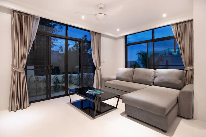 Divan prej pëlhure prej pelushi + tavolinë kafeje 