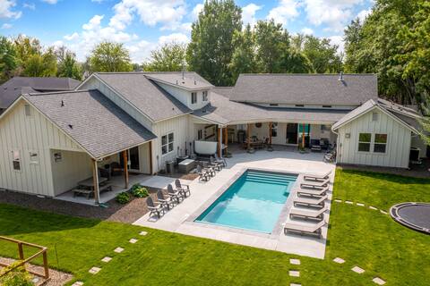 Boise Urban Farmhouse w/seasonly heated pool