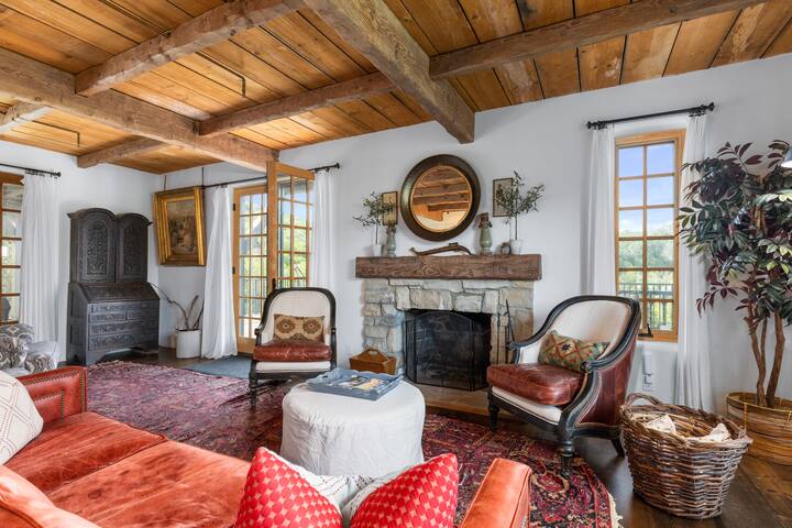 Spectacular Views on 160 Acre Stunning Ranch House