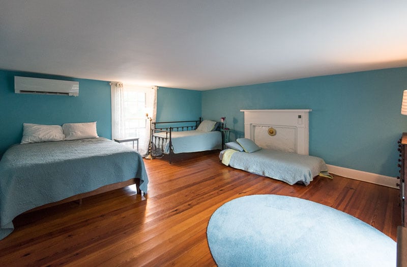 Спалня 1 на горния етаж, основна къща.