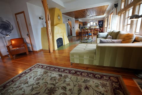Tranquil & Magical-HotTub Fireplace AC 250 Mbps+