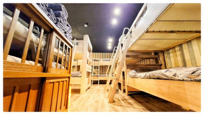 駅徒歩1分、最大22名様までご宿泊可。ご友人や家族との素敵な時間に！歓送迎会に！Wi-Fi有。 gallery image 3