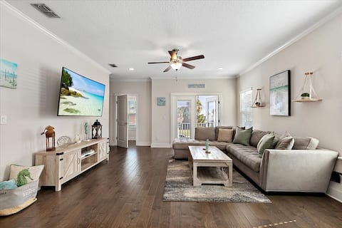 Walk Everywhere! Great for Groups|Spacious Retreat