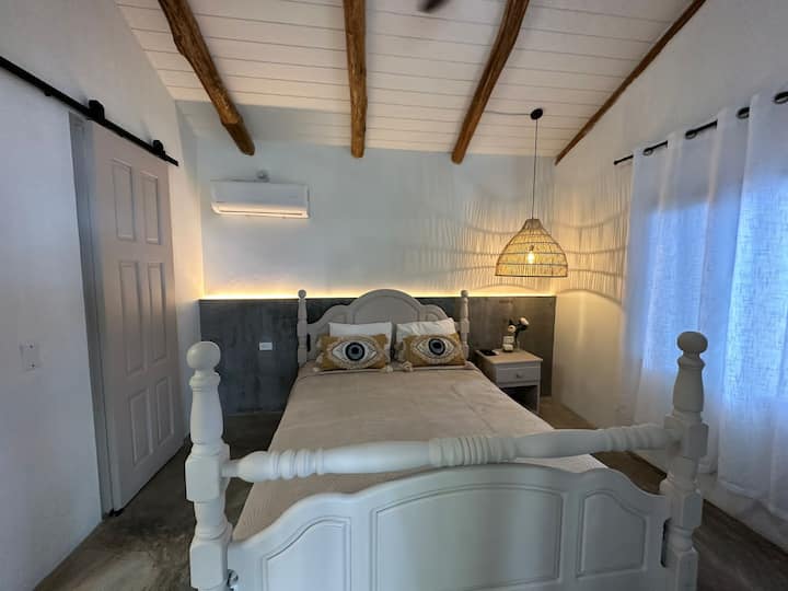 Santa Catalina Linda Cabana with Ocean View Pool — 1 bedroom vacation rental in Soná District