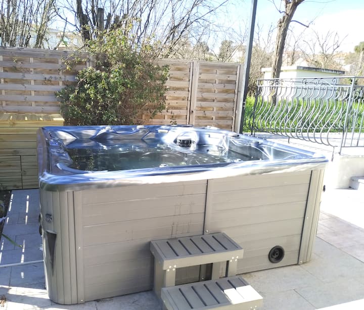 Proche De La Plage, Grand Jacuzzi, Luxe Et Confort - Antibes