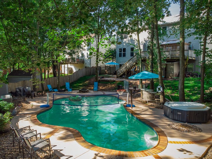 Deluxe Queen Room Oasis W/ Pool Old Town Manassas - Manassas, VA
