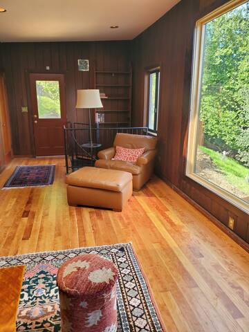 Lovely, All-inclusive, Private Home w Views gallery image 3