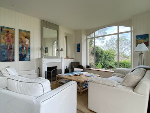 Top performing Airbnb: Exceptional home • Sea view & beach access in Carantec