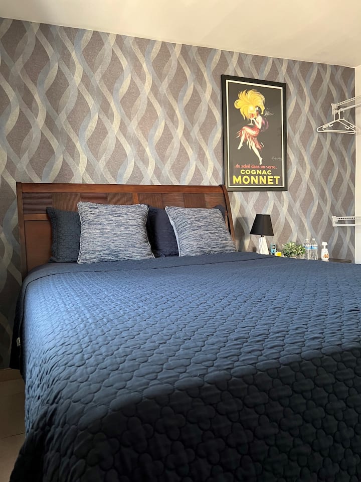 Dhomë gjumi kryesore me përmasat e një krevati dop