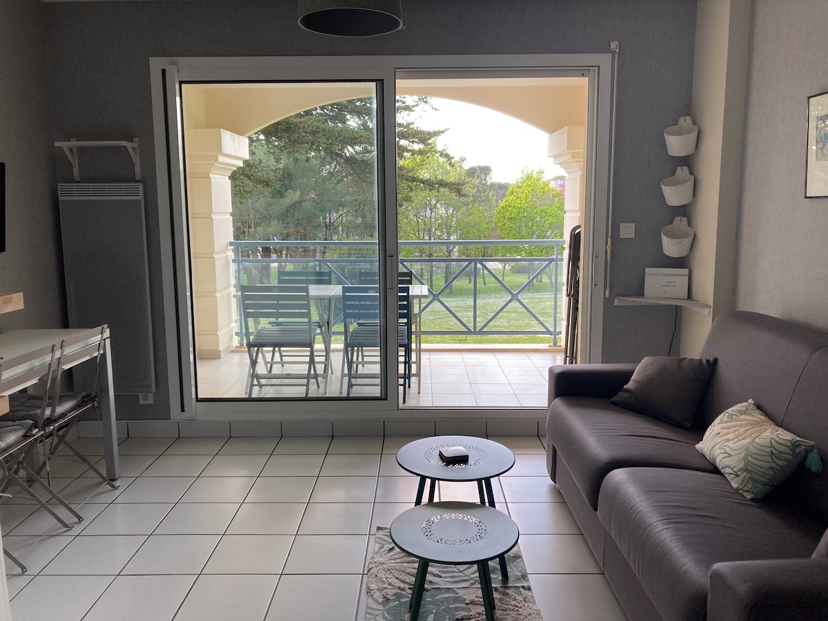 Airbnb performant: Studio 300 m from the beach, park, pool, terrace à La Baule Escoublac