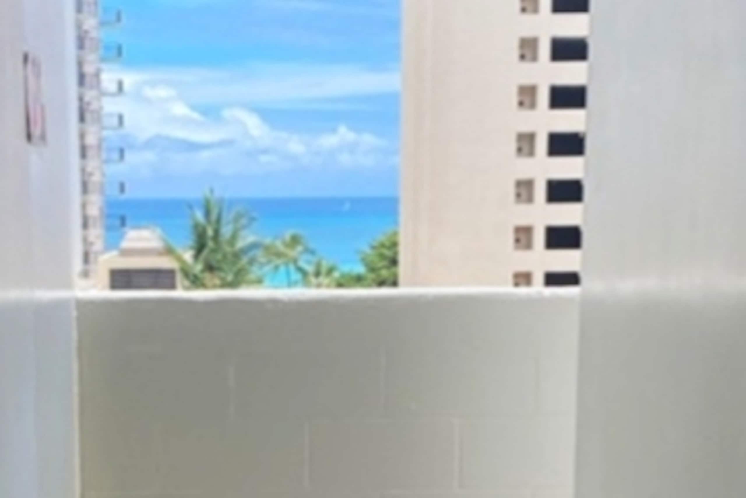 Condo in Honolulu · ★4.61 · Studio · 1 bed · 1 bath - Image 7