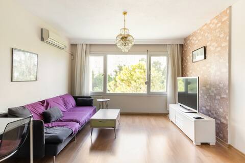 Spacious view apartment next to bird paradise