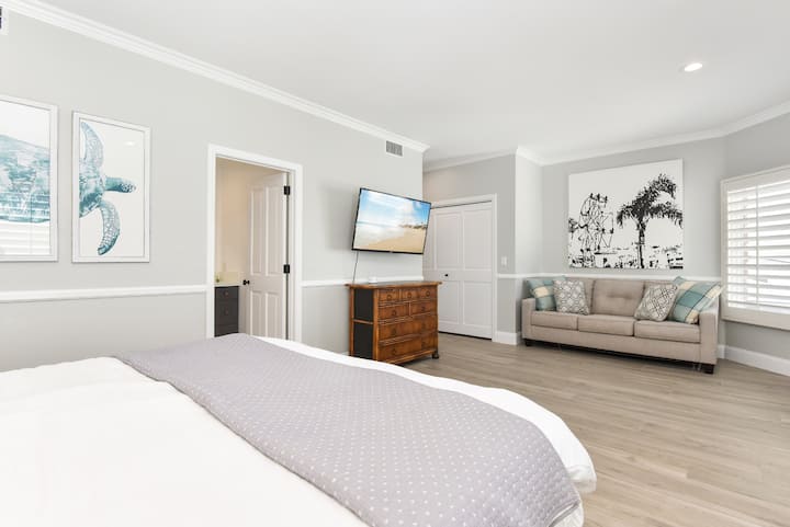 Camera da letto 3 al piano superiore con letto king-size, divano letto queen-size e bagno interno