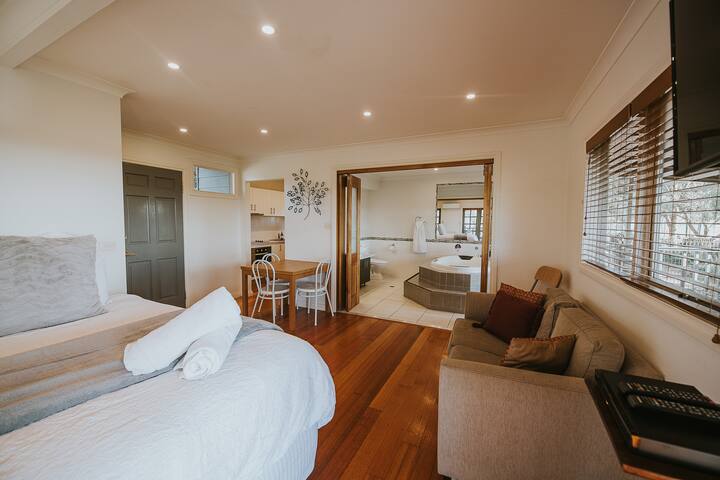 Overnewton Castle – The Homestead Cottage gallery image 4