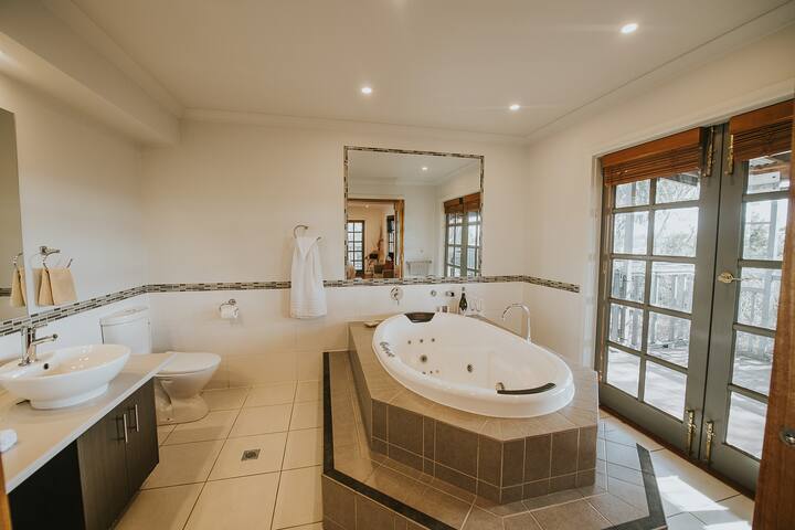 Overnewton Castle – The Homestead Cottage gallery image 5